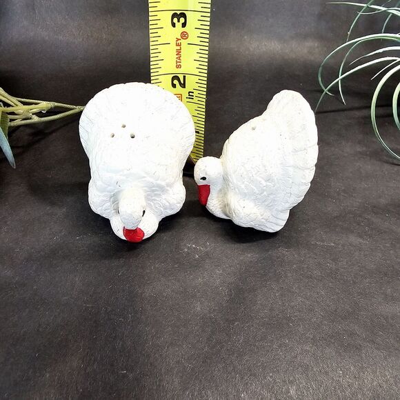 Vintage White Chalkware Plaster Turkey Thanksgiving Salt & Pepper Shakers w/cork - Picture 10 of 10
